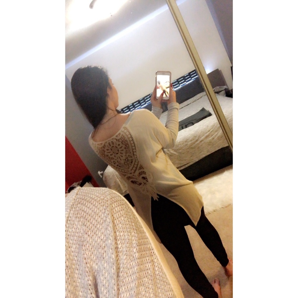 🔥4 for 25 LAST ONE Light Blue Ivory Top - Picture 6 of 6